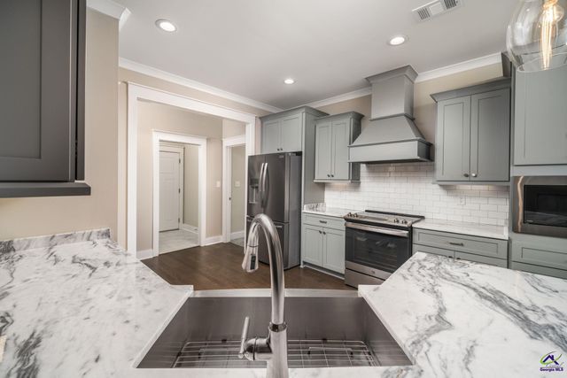 206 Brook Hollow Court, Kathleen, GA 31047
