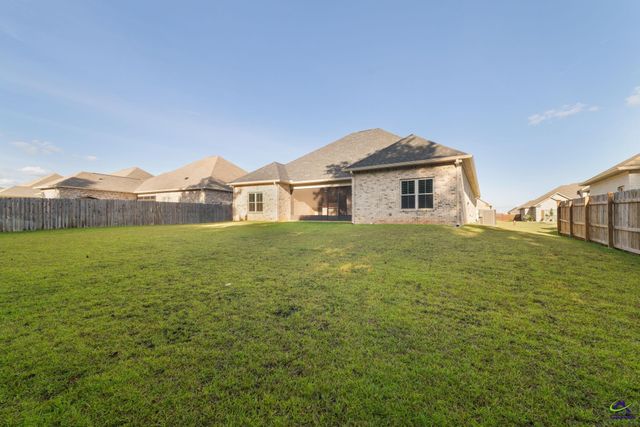 206 Brook Hollow Court, Kathleen, GA 31047
