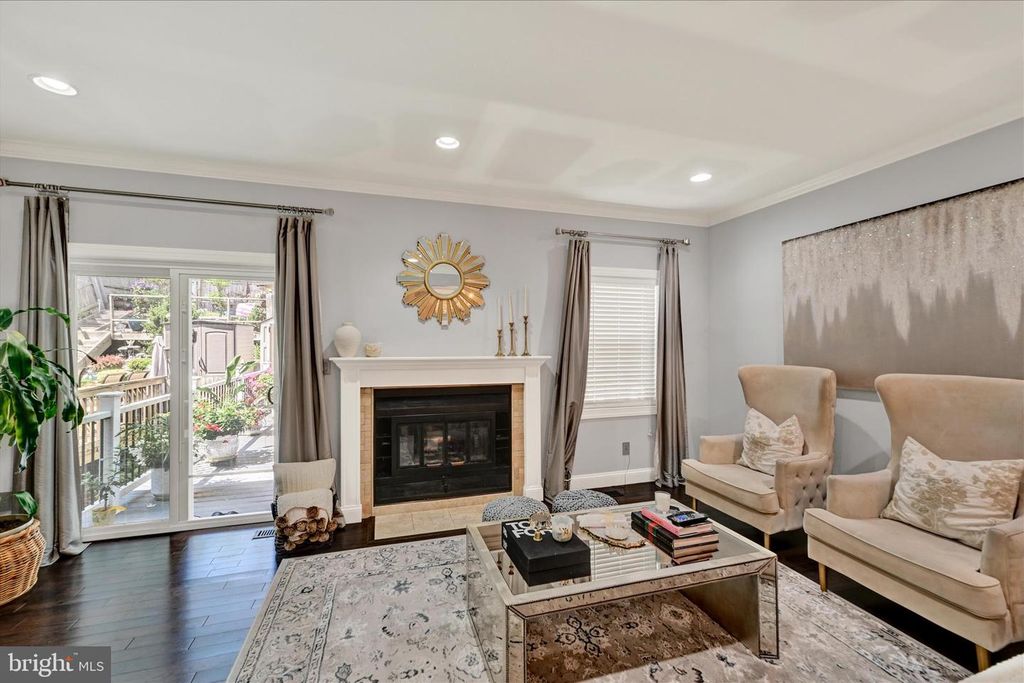 Image 11 of property listing at 8670 CASTLEMILL CIR, Baltimore, MD 21236