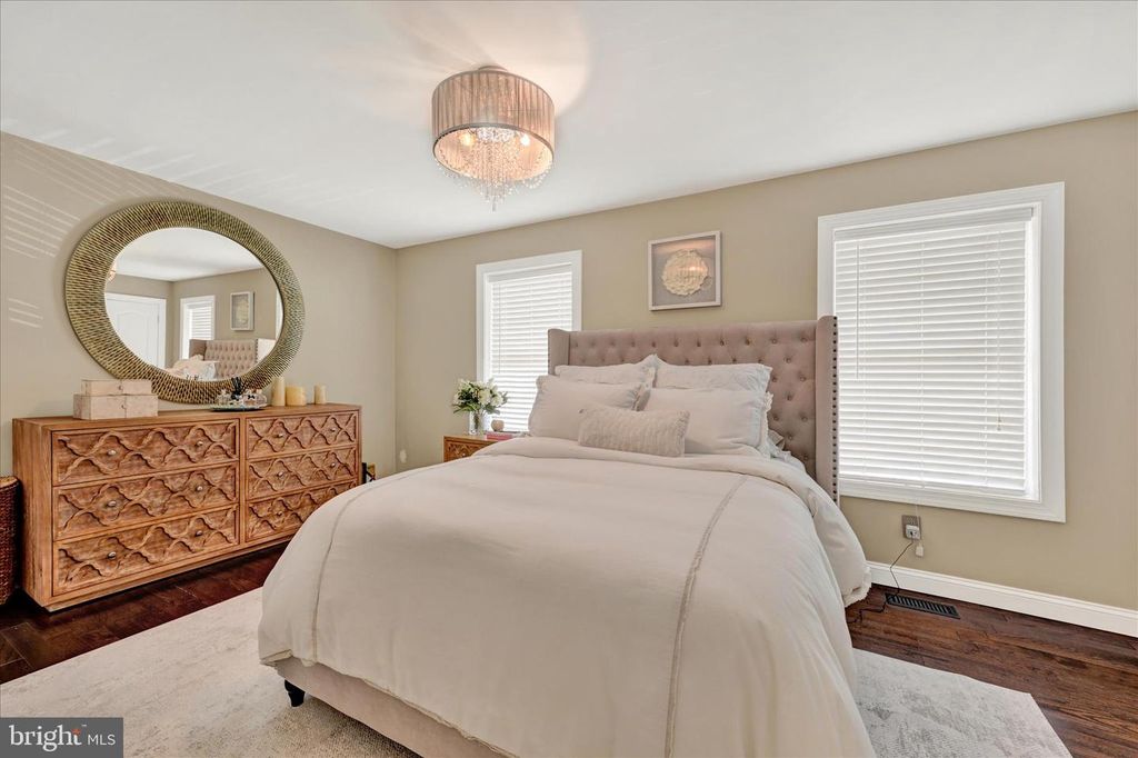 Image 17 of property listing at 8670 CASTLEMILL CIR, Baltimore, MD 21236