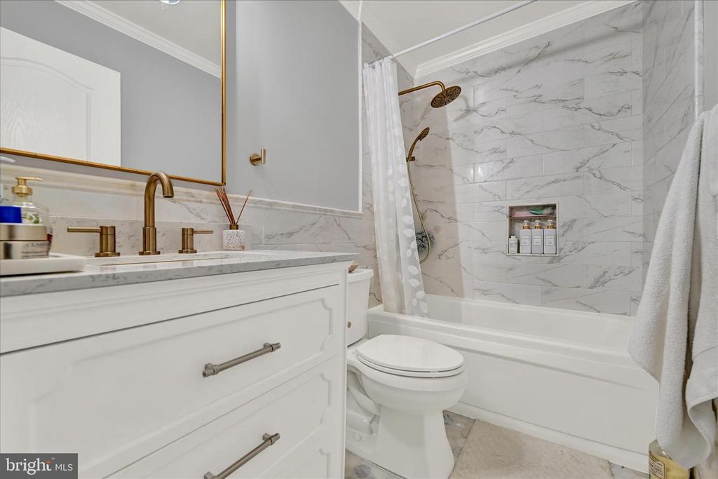 Image 19 of property listing at 8670 CASTLEMILL CIR, Baltimore, MD 21236