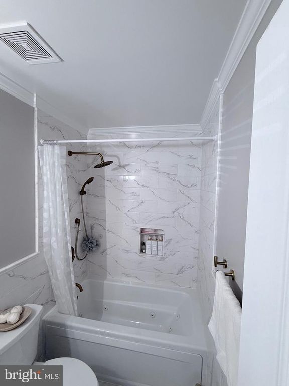 Image 20 of property listing at 8670 CASTLEMILL CIR, Baltimore, MD 21236