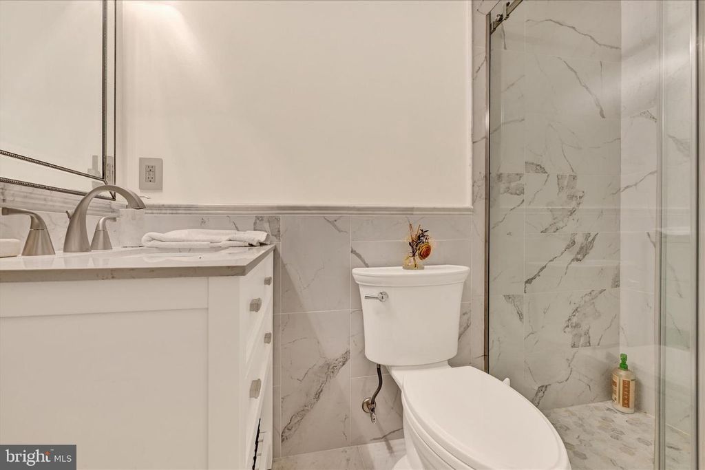 Image 27 of property listing at 8670 CASTLEMILL CIR, Baltimore, MD 21236