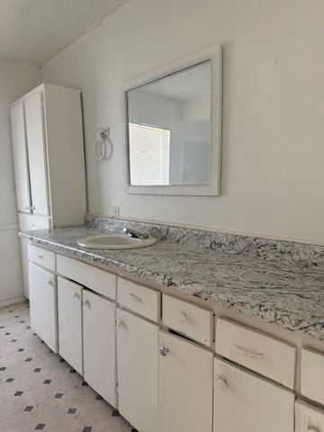 1630 Fitzhugh Avenue, Paris, TX 75460