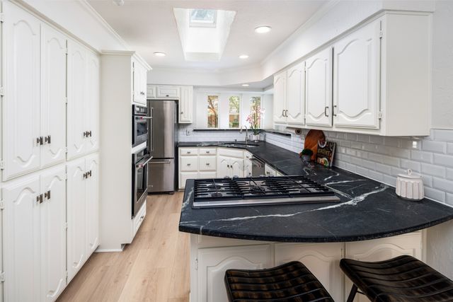 6211 Yellow Rock Trail, Dallas, TX 75248