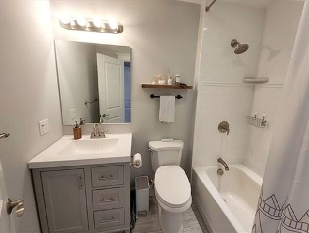 16 Common St 5, Waltham, MA 02451