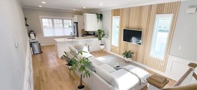 16 Common St 5, Waltham, MA 02451