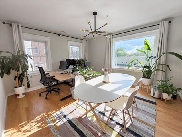 16 Common St 5, Waltham, MA 02451