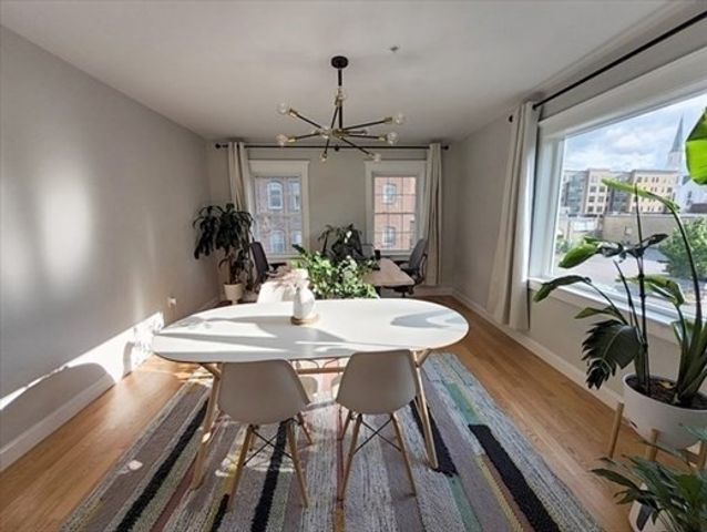 16 Common St 5, Waltham, MA 02451