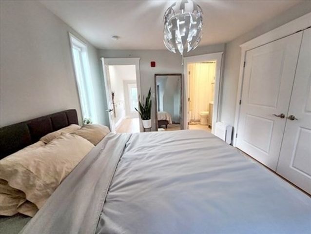 16 Common St 5, Waltham, MA 02451