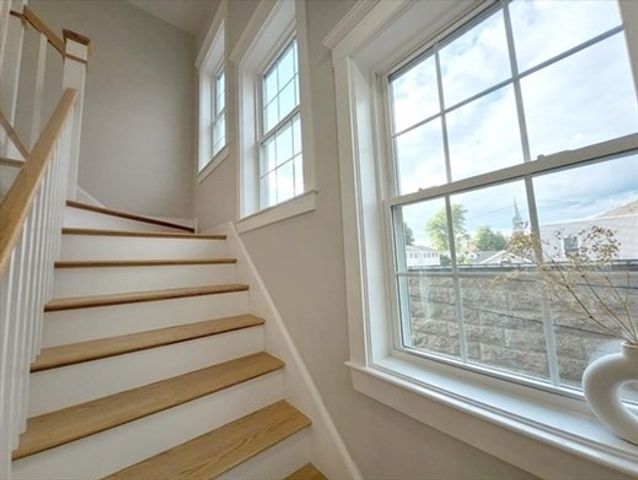 16 Common St 5, Waltham, MA 02451