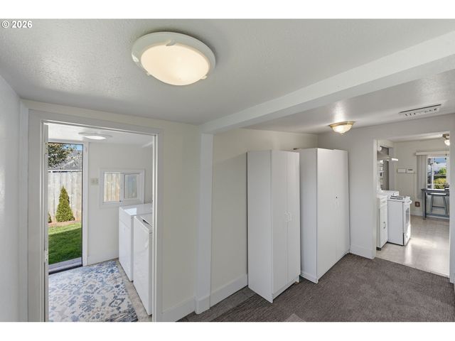 376 S WALL St, Coos Bay, OR 97420