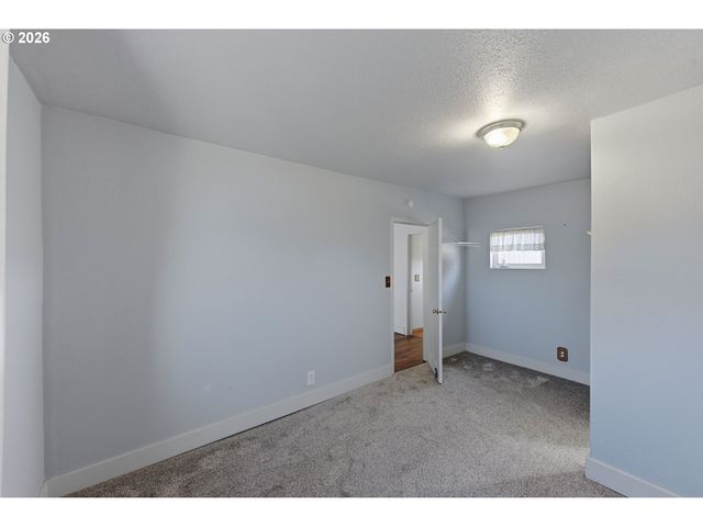 376 S WALL St, Coos Bay, OR 97420