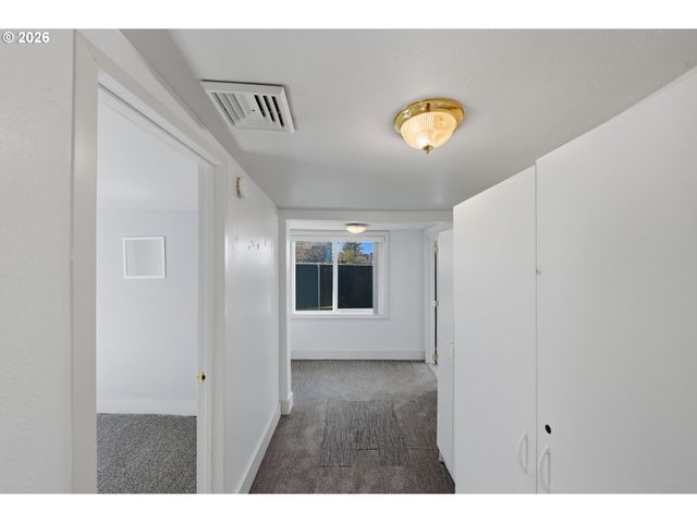 376 S WALL St, Coos Bay, OR 97420