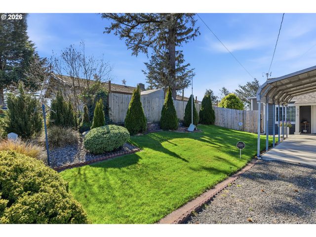 376 S WALL St, Coos Bay, OR 97420