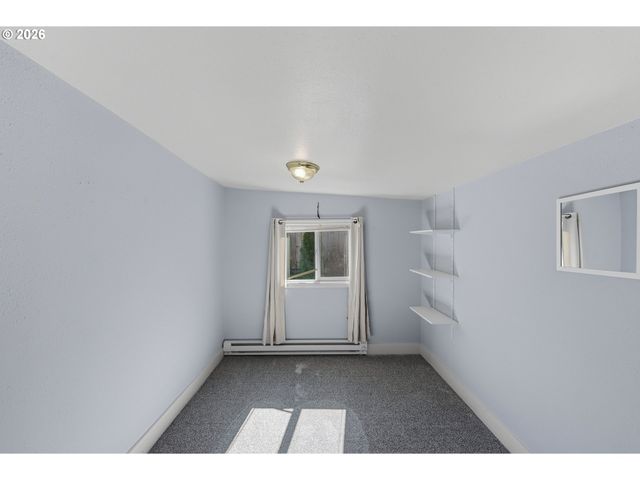 376 S WALL St, Coos Bay, OR 97420