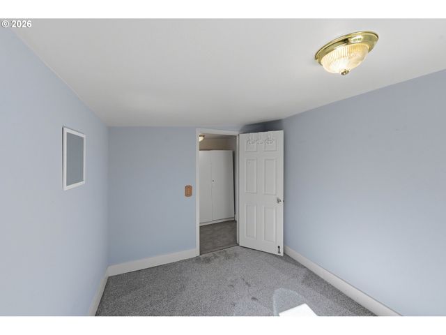 376 S WALL St, Coos Bay, OR 97420