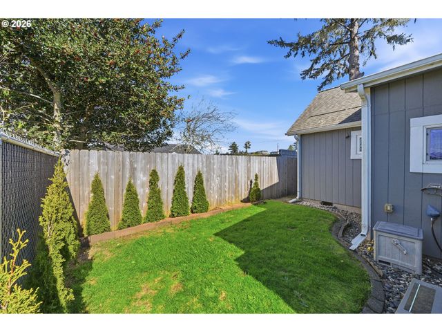 376 S WALL St, Coos Bay, OR 97420