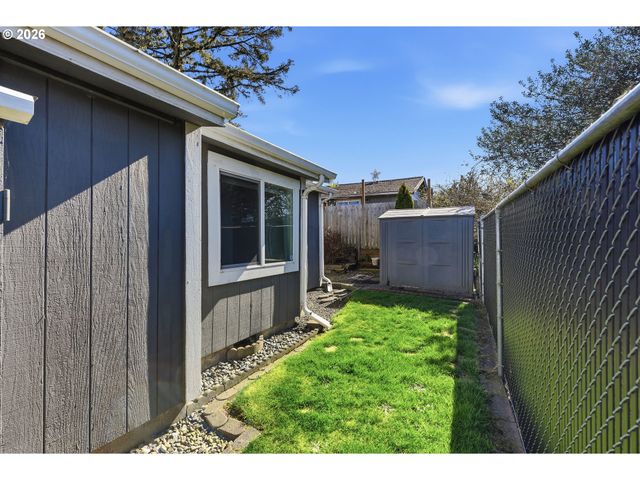 376 S WALL St, Coos Bay, OR 97420