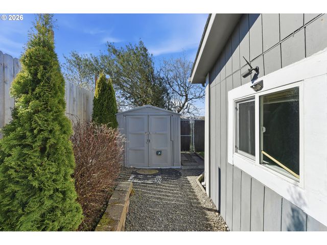 376 S WALL St, Coos Bay, OR 97420