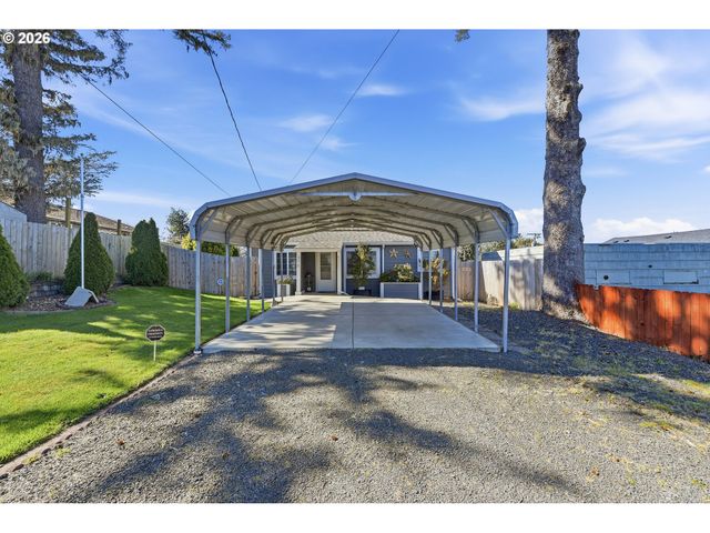 376 S WALL St, Coos Bay, OR 97420