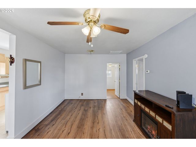 376 S WALL St, Coos Bay, OR 97420