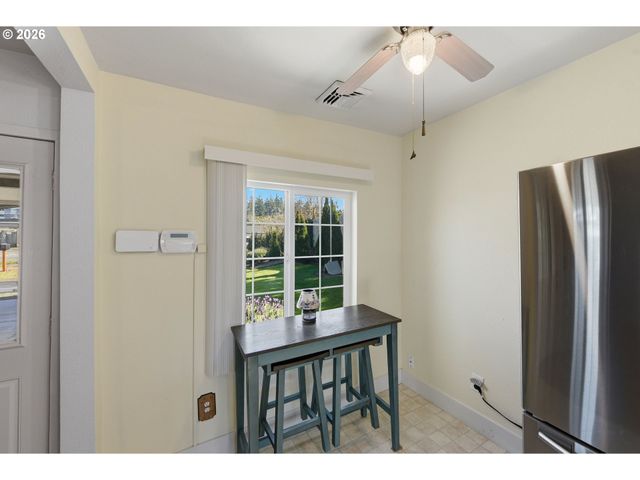 376 S WALL St, Coos Bay, OR 97420