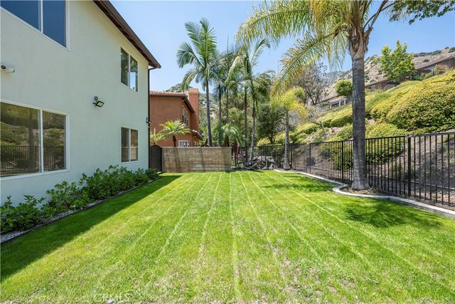 17 Turning Leaf Way, Azusa, CA 91702