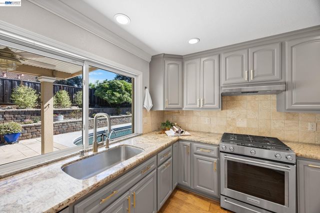 2557 Harewood Dr, Livermore, CA 94551