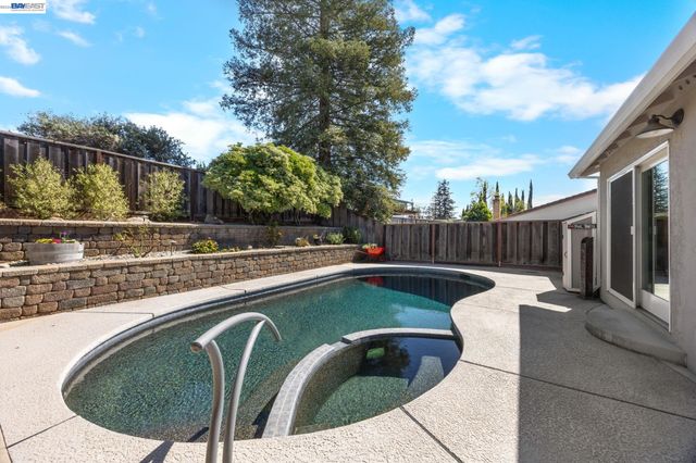 2557 Harewood Dr, Livermore, CA 94551