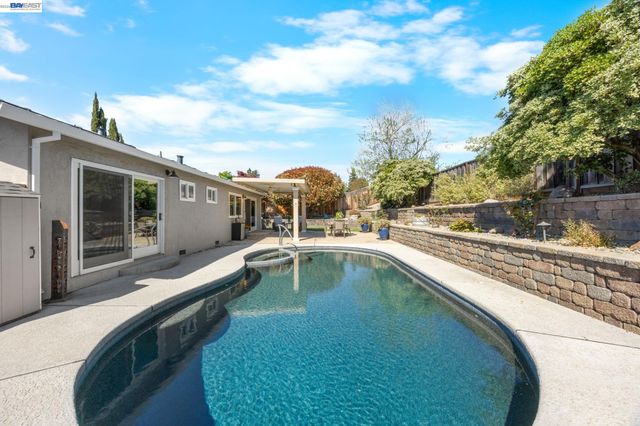 2557 Harewood Dr, Livermore, CA 94551