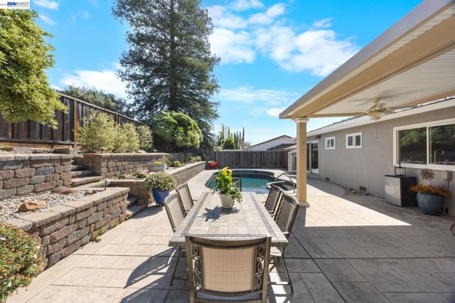 2557 Harewood Dr, Livermore, CA 94551