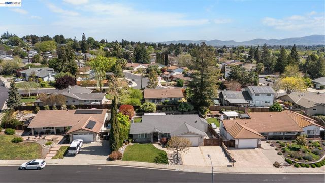 2557 Harewood Dr, Livermore, CA 94551