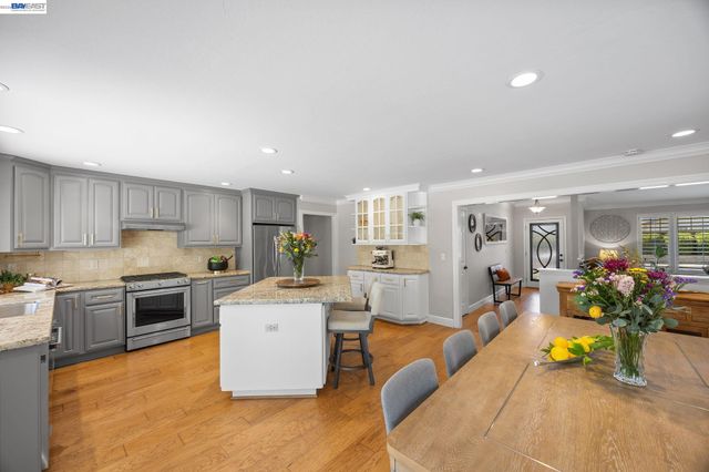 2557 Harewood Dr, Livermore, CA 94551