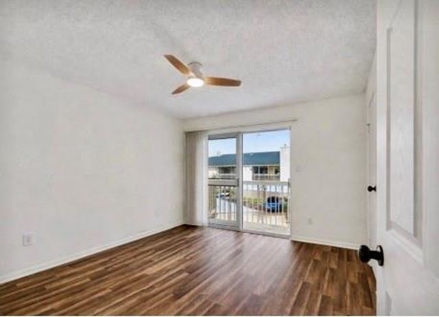 3919 Fairmont Parkway 206, Pasadena, TX 77504