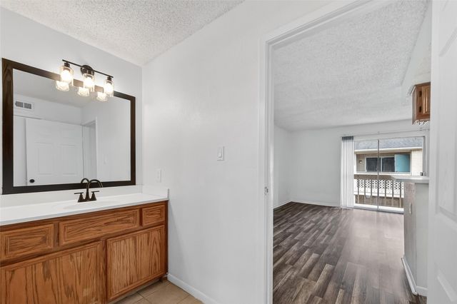 3919 Fairmont Parkway 206, Pasadena, TX 77504