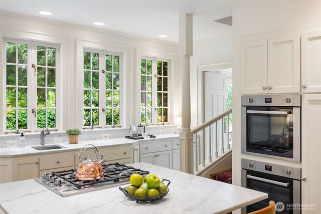 233 36th Avenue E, Seattle, WA 98112