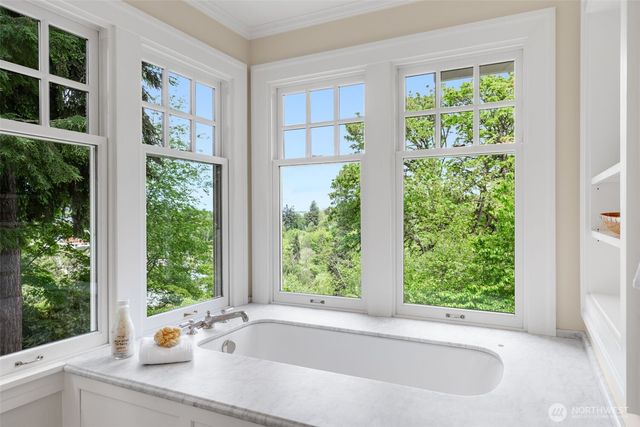 233 36th Avenue E, Seattle, WA 98112