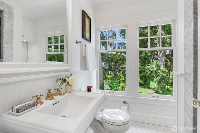 233 36th Avenue E, Seattle, WA 98112