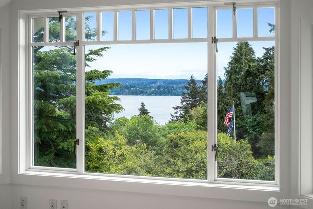 233 36th Avenue E, Seattle, WA 98112