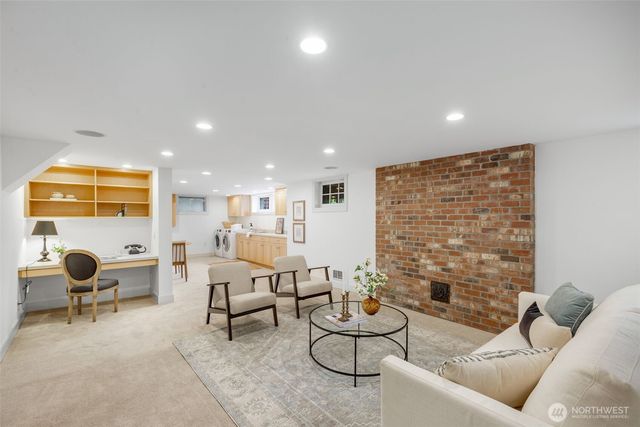 233 36th Avenue E, Seattle, WA 98112