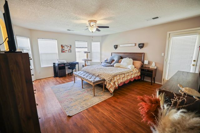 7709 Brianne Avenue NW, Albuquerque, NM 87114