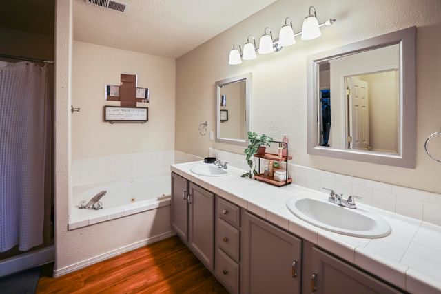 7709 Brianne Avenue NW, Albuquerque, NM 87114