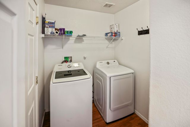 7709 Brianne Avenue NW, Albuquerque, NM 87114