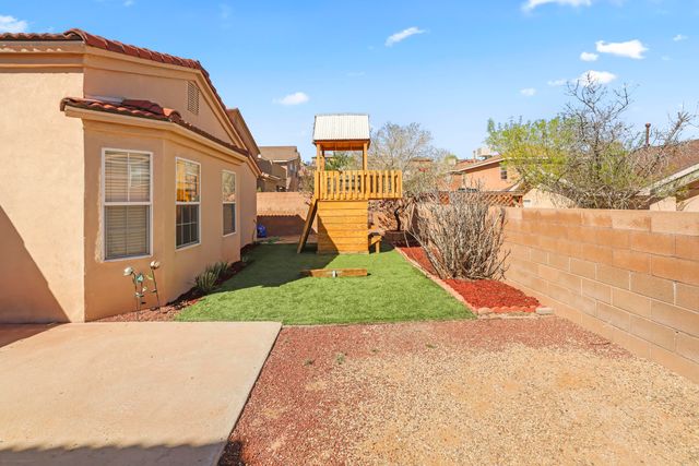 7709 Brianne Avenue NW, Albuquerque, NM 87114