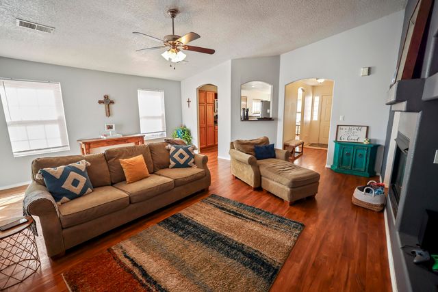 7709 Brianne Avenue NW, Albuquerque, NM 87114