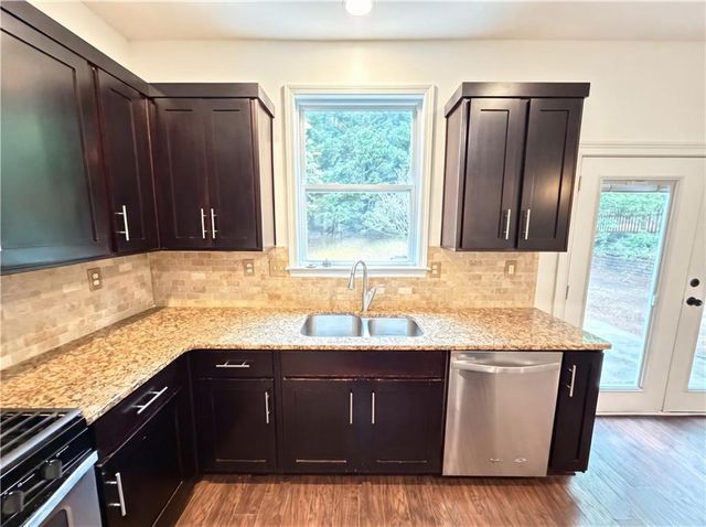 208 Autumn Trail, Acworth, GA 30102