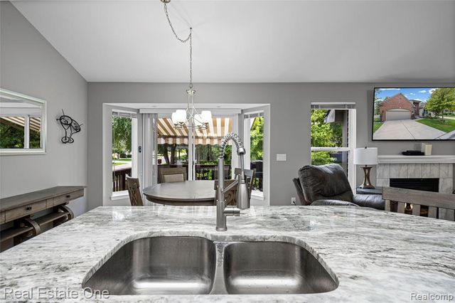 1202 Wind Chime Drive 16, Waterford, MI 48327