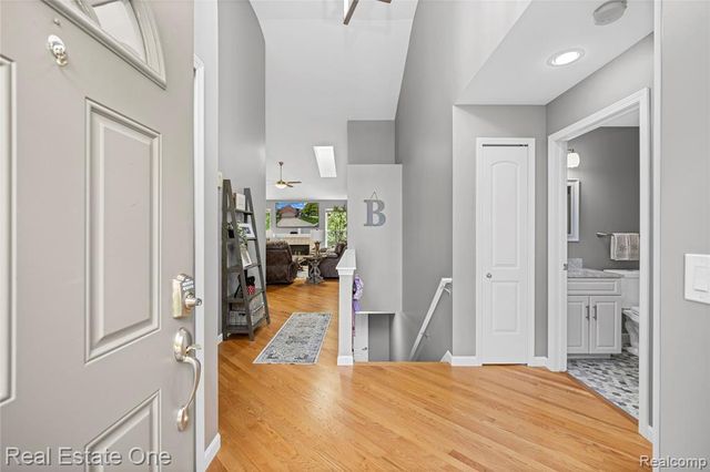 1202 Wind Chime Drive 16, Waterford, MI 48327