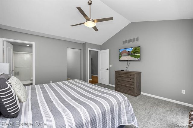 1202 Wind Chime Drive 16, Waterford, MI 48327